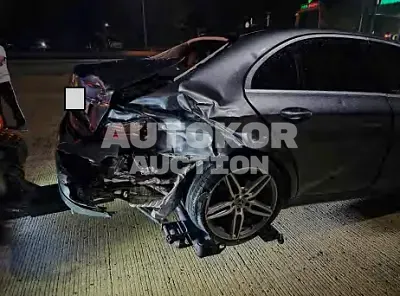 2018, Mercedes-Benz / E 300, VIN: WDDZF4JB7JA352717, 76550 км., gas