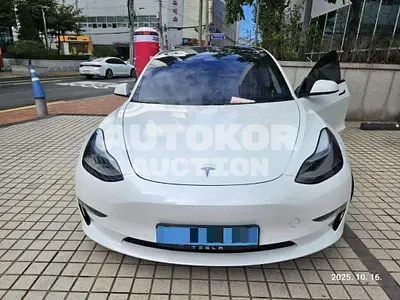 2021, Tesla / Model 3, 45617 км., electric