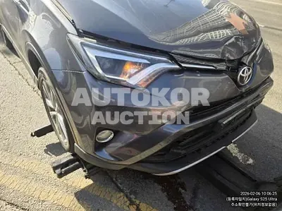 2017, Toyota / RAV4, VIN: JTMYFREV3HD092591, 47524 км., gas