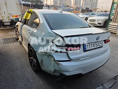 2022, BMW / 320i, 33906 км., gas