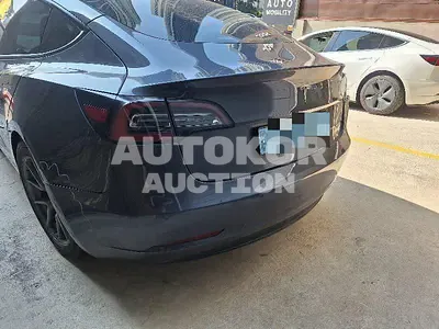 2021, Tesla / Model 3, VIN: 5YJ3E1EBXMF011609, 105561 км., electric