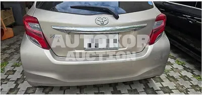 2015, Toyota / Vitz, 73308 км., gas, 1329 куб.см.