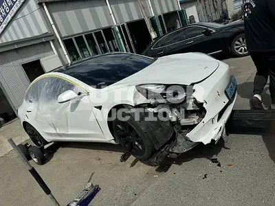 2019, Tesla / Model 3, 72513 км., electric