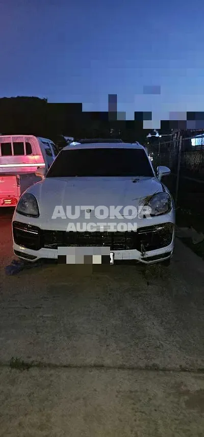 2020, Porsche / Cayenne, 9900 км., gas