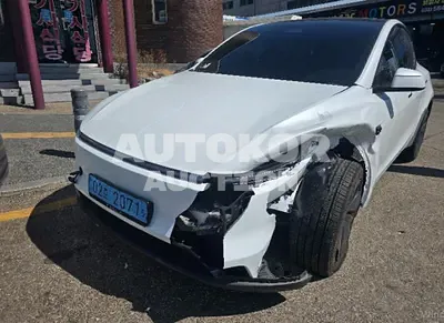 2025, Tesla / Model Y, VIN: LRWYGCFJ8SC326739, 5757 км., electric