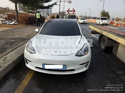 2021, Tesla / Model 3, VIN: 5YJ3E1EB4MF885809, 125754 км., electric