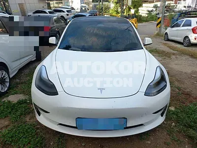 2022, Tesla / Model 3, 12000 км., electric
