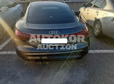 2022, Audi / e-tron, VIN: WAUZZZFW4N7010636, electric