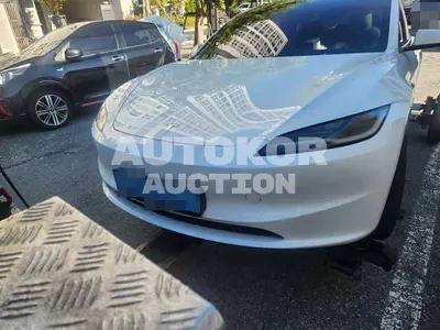 2024, Tesla / Model 3, 20000 км., electric