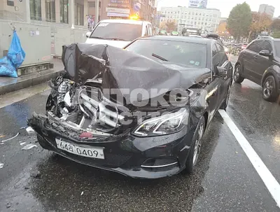 2016, Mercedes-Benz / E 200, VIN: WDDHF3EB9GB281586, 37903 км., gas