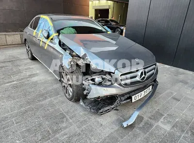 2019, Mercedes-Benz / E 300, VIN: WDDZF4KB6KA528785, 121863 км., gas