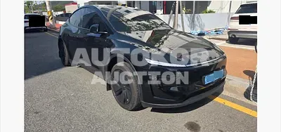 2025, Tesla / Model Y, 10887 км., electric, 180 куб.см.