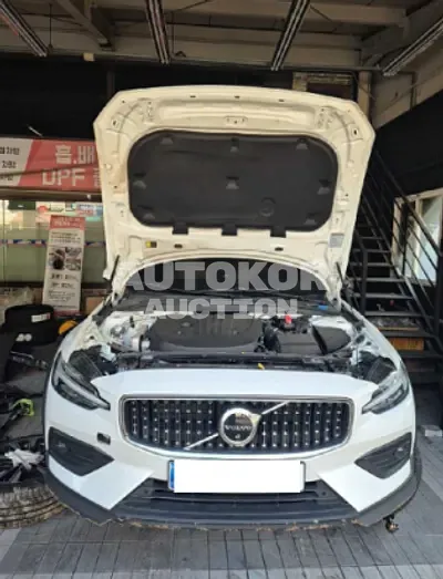 2023, Volvo / v60cc, 27822 км., hybrid