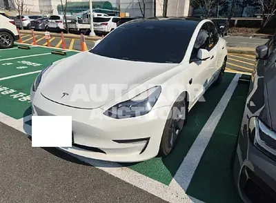 2021, Tesla / Model 3, VIN: 5YJ3E1EBXMF946256, 214566 км., electric