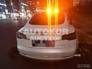 2021, Tesla / Model 3, VIN: 5YJ3E1EB4MF011041, 30000 км., electric