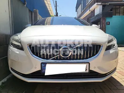 2017, Volvo / V40, VIN: YV1MVA8KDH2415006, 162194 км., diesel, 1969 куб.см.