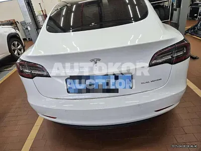 2022, Tesla / Model 3, electric