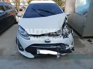 2018, Toyota / Prius C, VIN: JTDKDTB35J1613166, hybrid
