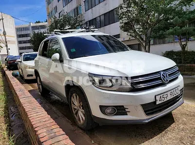 2015, Volkswagen / Tiguan, VIN: WVGZZZ5NZFW551985, 131587 км., diesel