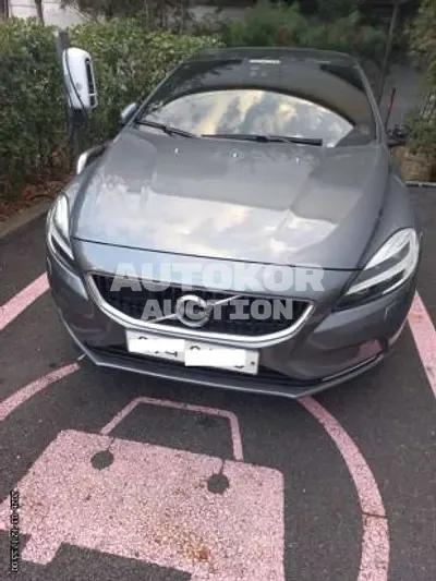 2017, Volvo / V40, VIN: YV1MVA8KDH2382329, 87904 км., diesel