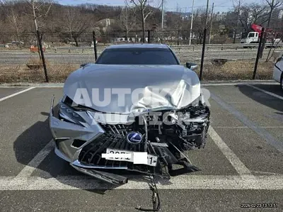 2022, Lexus / es300h, VIN: JTHBA1C18N2010737, 90815 км., hybrid