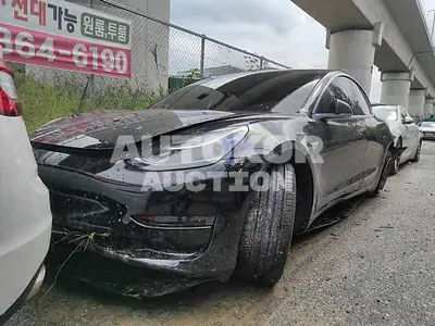 2020, Tesla / Model 3, VIN: 5YJ3E1EA8LF629890, electric