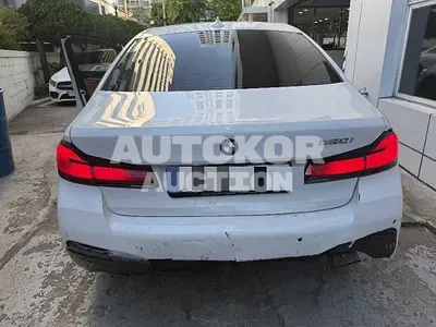 2022, BMW / 520i, 38071 км., gas, 1998 куб.см.