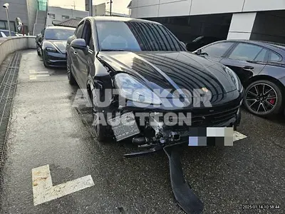 2022, Porsche / Cayenne, hybrid