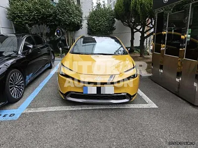 2024, Toyota / Prius, 8341 км., gas