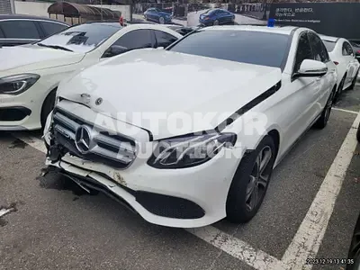 2019, Mercedes-Benz / E 300, VIN: WDDZF4JB3KA524484, 81844 км., gas