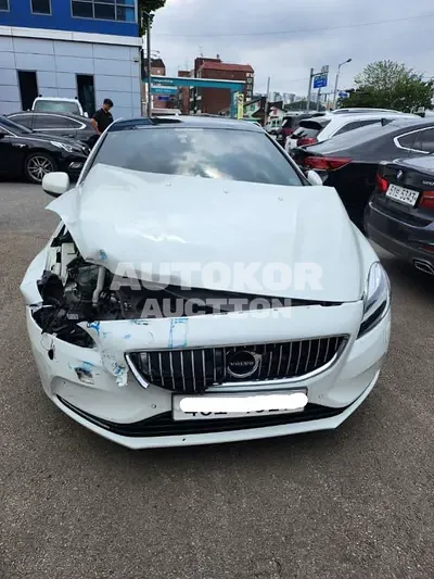 2017, Volvo / V40, VIN: YV1MVA8KDH2378496, 108827 км., diesel