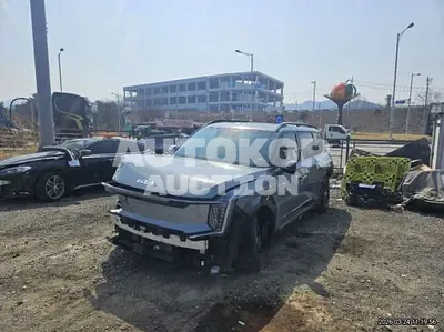 2025, Kia / ev9, VIN: KNAAE815PSS056787, 5094 км., electric