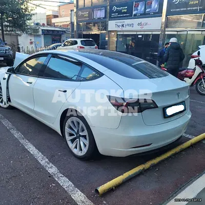 2022, Tesla / Model 3, VIN: 5YJ3E1EA9NF313563, 4400 км., electric