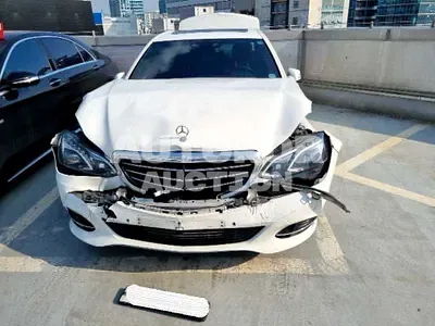 2016, Mercedes-Benz / E 300, VIN: WDDHF5FB9GB305752, 83658 км., gas