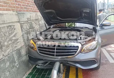 2019, Mercedes-Benz / E 220, VIN: WDDZF0EB7KA637888, 40333 км., diesel