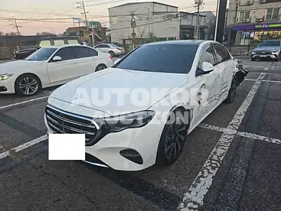 2025, Mercedes-Benz / e300, 9668 км., gas