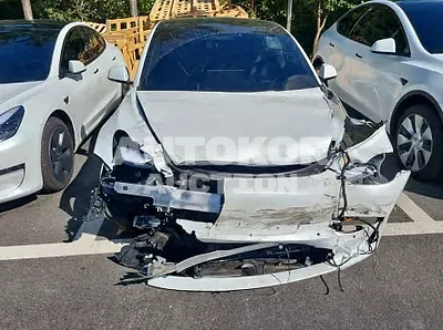 2022, Tesla / Model 3, VIN: 5YJ3E1EB0NF229883, electric