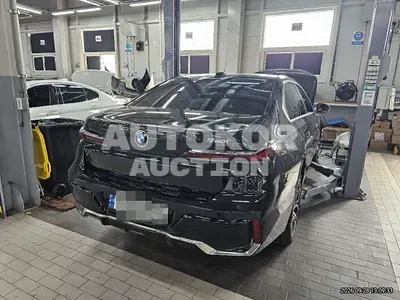 2023, BMW / 740i, 126681 км., hybrid